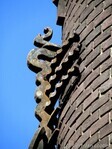 Een smeedijzeren dierfiguur kruipt naar de top
<br/>
Gert-Jan Lobbes, 2016